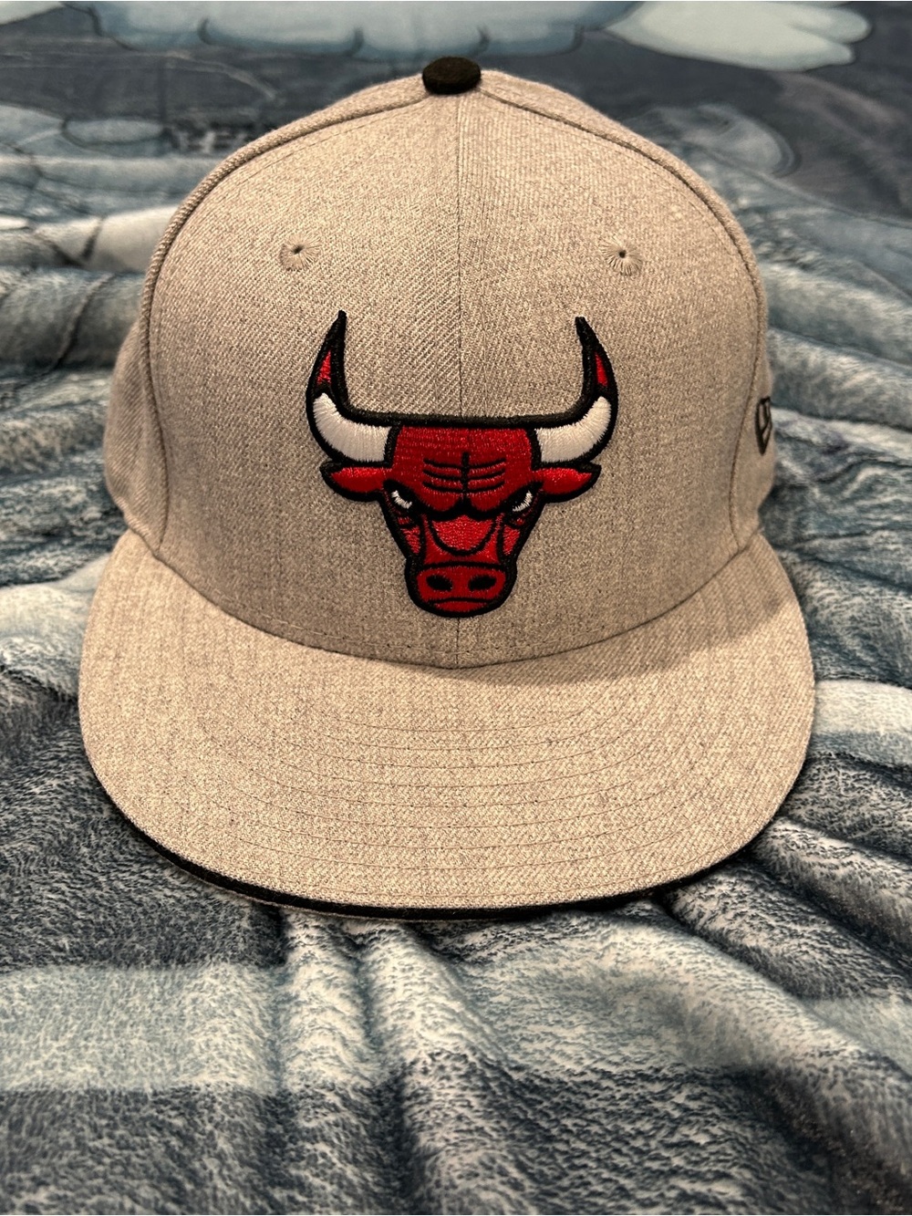 New Era Grey Hat with Red Chicago Bulls Logo